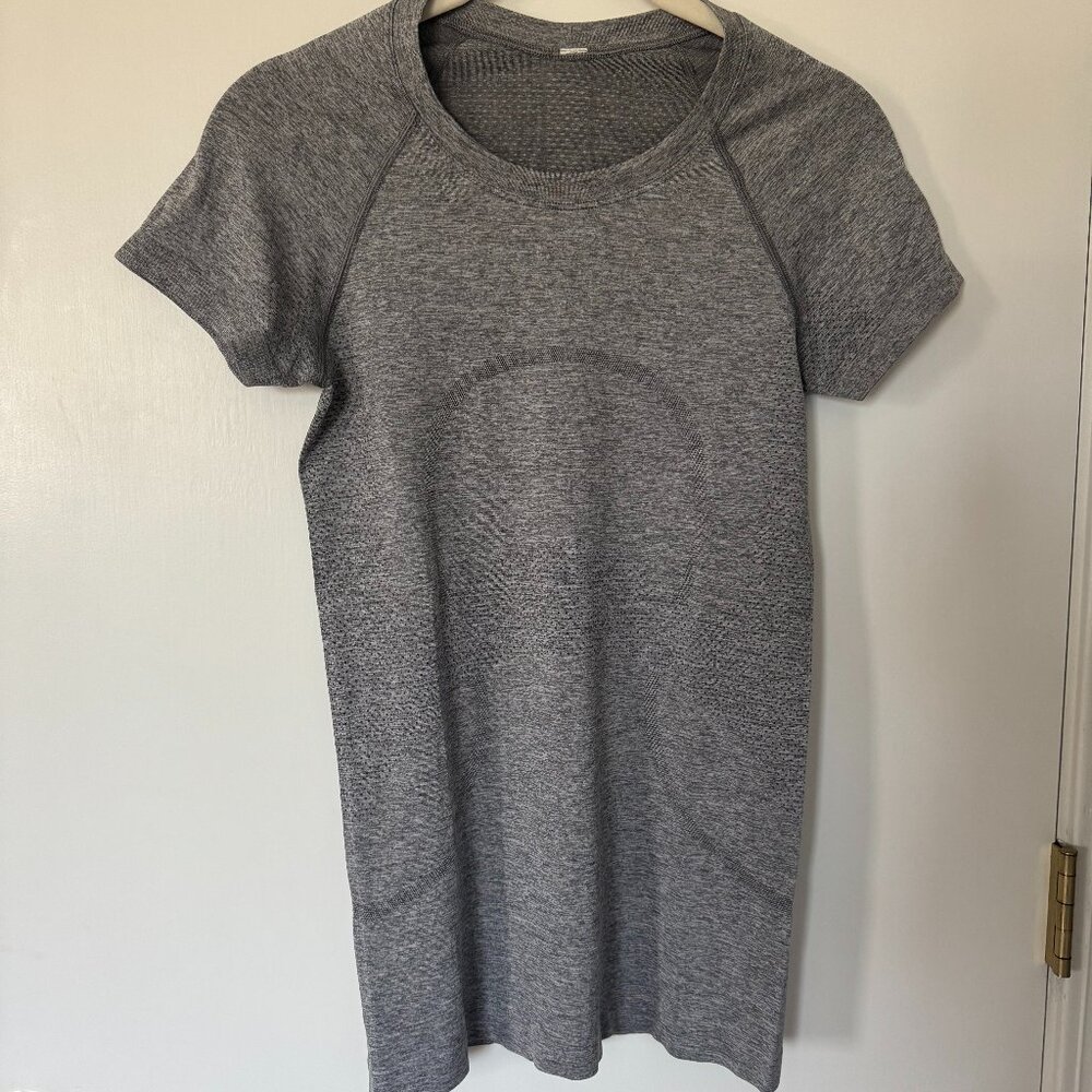 Lululemon Women's Swiftly Tech Short Sleeve Shirt 2.0 - Size 4